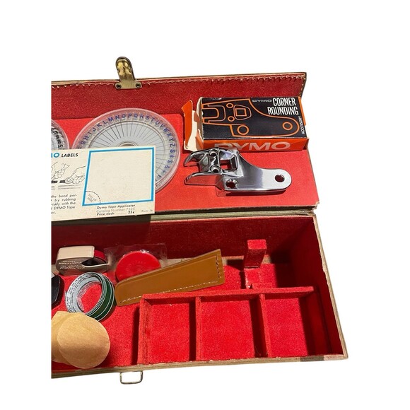 Dymo Vintage 1960s Embossing Tape Labeler with Case / Accessories Metal Chrome - Picture 4 of 11